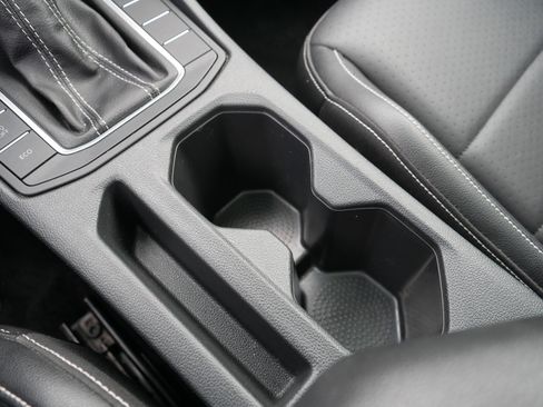 Used 2024 Volkswagen Jetta SE image 33