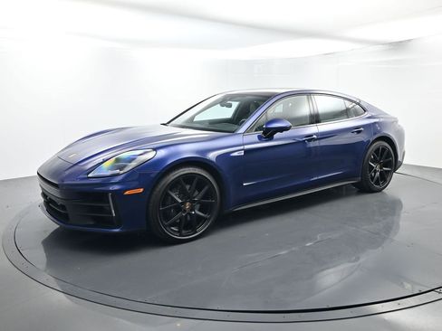 Used 2025 Porsche Panamera image 1