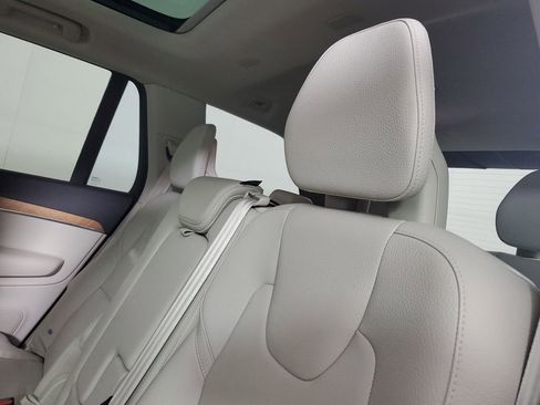 Used 2022 Volvo XC90 T5 Momentum w/ Climate Package FWD image 15