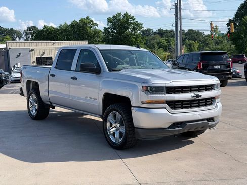 Used 2018 Chevrolet Silverado 1500 Custom w/ Custom Value Package AWD/4WD image 9