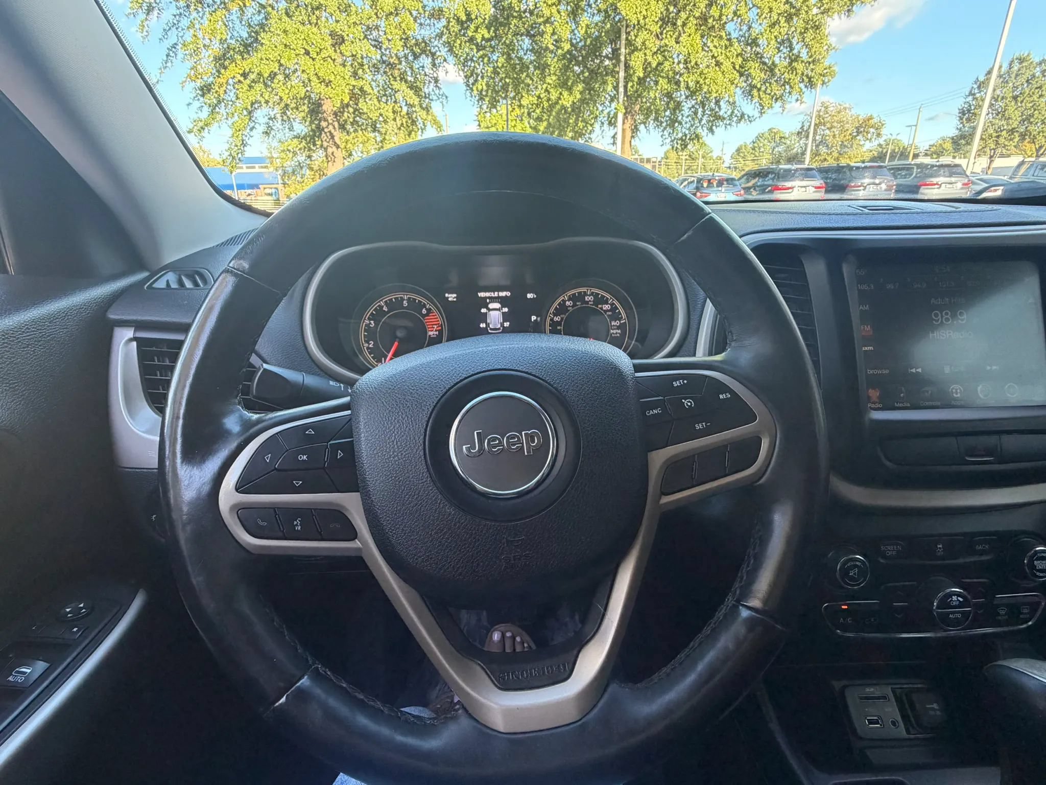 Used 2017 Jeep Cherokee Limited FWD image 30