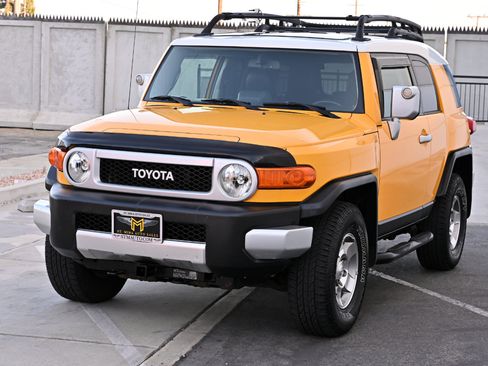 Used 2010 Toyota FJ Cruiser 4WD image 3