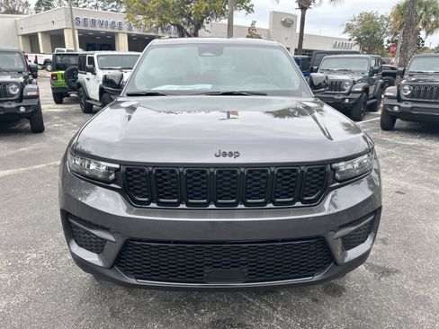 New 2025 Jeep Grand Cherokee Altitude image 2