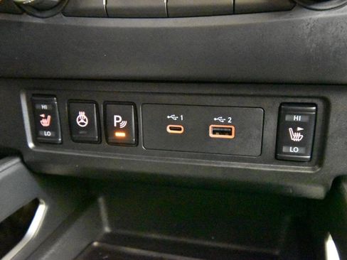Used 2025 Nissan Frontier SV w/ SV Convenience Package RWD image 19