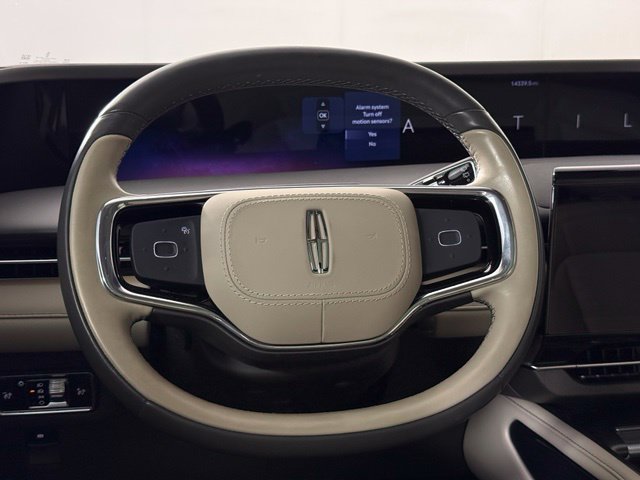 Used 2025 Lincoln Nautilus Reserve AWD/4WD image 24