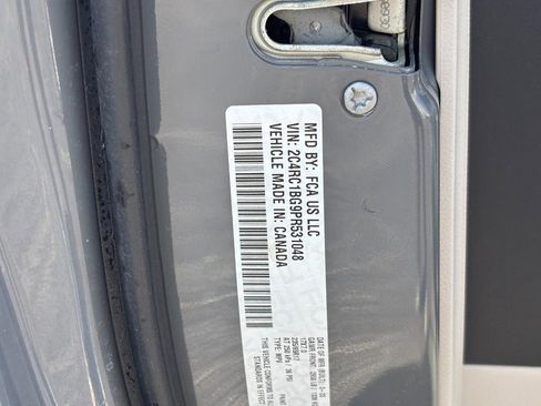Used 2023 Chrysler Pacifica Touring-L FWD image 24