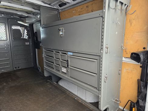 Used 2020 Nissan NV 3500 SV image 28