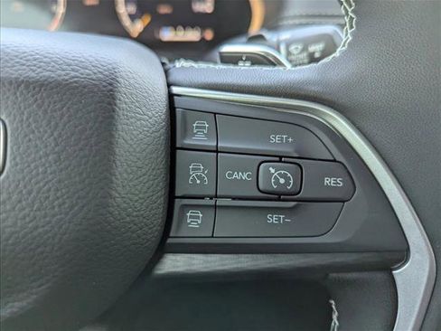 New 2025 Jeep Grand Cherokee Altitude image 14