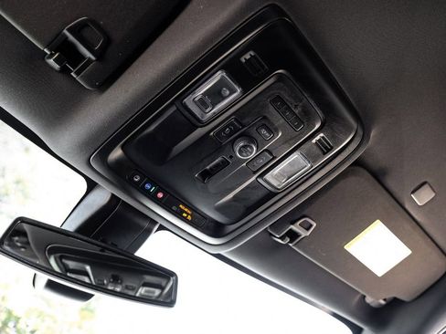 Used 2022 Chevrolet Suburban Premier image 28