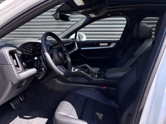 Certified 2026 Porsche Cayenne S AWD/4WD image 4