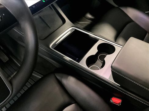 Used 2023 Tesla Model Y AWD image 21