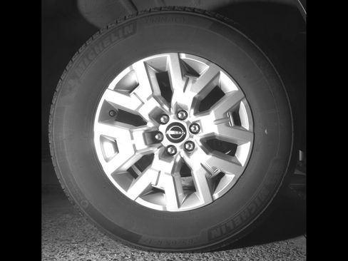 Used 2022 Nissan Frontier SV AWD/4WD image 13