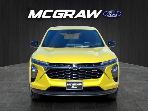 Used 2024 Chevrolet Trax RS w/ Driver Confidence Package FWD image 2