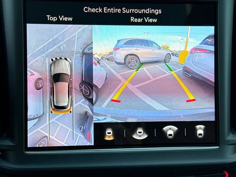 Used 2023 Maserati Levante Trofeo image 27