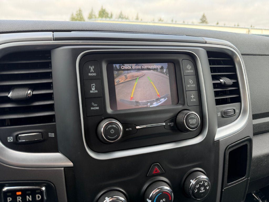 Used 2022 RAM 1500 Classic SLT AWD/4WD image 18