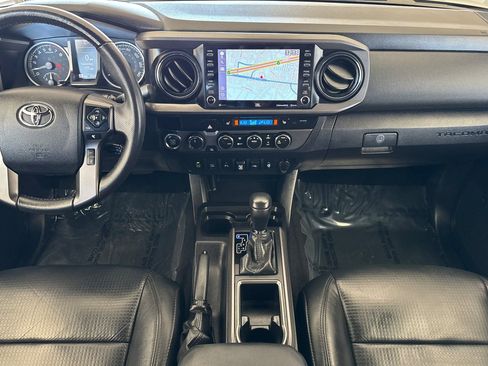 Used 2021 Toyota Tacoma TRD Sport w/ TRD Premium Sport Package AWD/4WD image 15