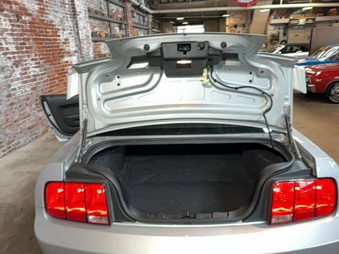 Used 2005 Ford Mustang GT RWD image 43