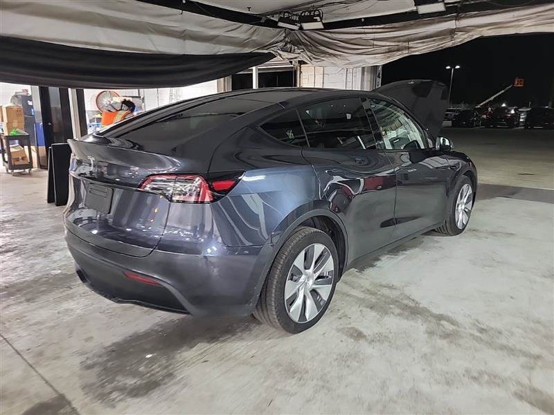 Used 2024 Tesla Model Y Long Range AWD/4WD image 5