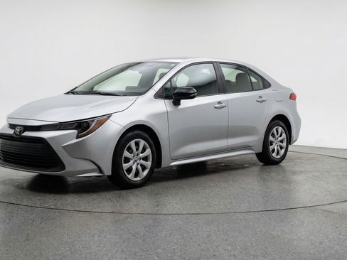 Used 2025 Toyota Corolla LE image 3