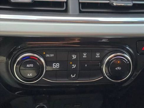 Certified 2025 Chevrolet Trax LT image 28