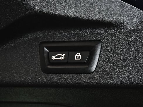 Used 2023 BMW X7 xDrive40i w/ Executive Package image 92