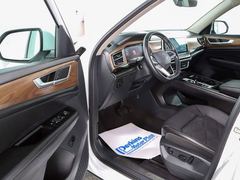 Used 2024 Volkswagen Atlas SE image 3