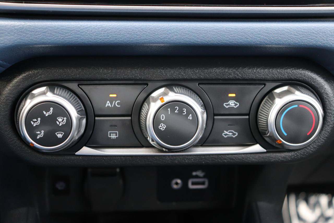 Used 2025 Nissan Versa SV w/ Trunk Package FWD image 31
