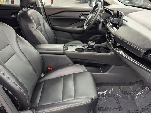 Used 2023 Nissan Rogue SL w/ SL Premium Package image 32