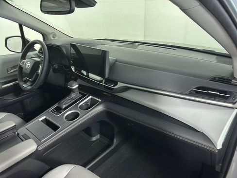 Used 2025 Toyota Sienna XLE w/ XLE Plus Package AWD/4WD image 22