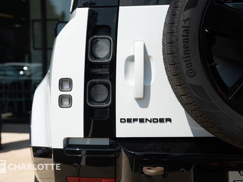 Used 2023 Land Rover Defender 110 V8 image 14