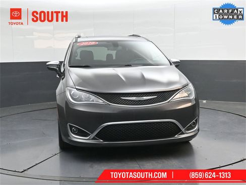 Used 2020 Chrysler Pacifica Limited image 5