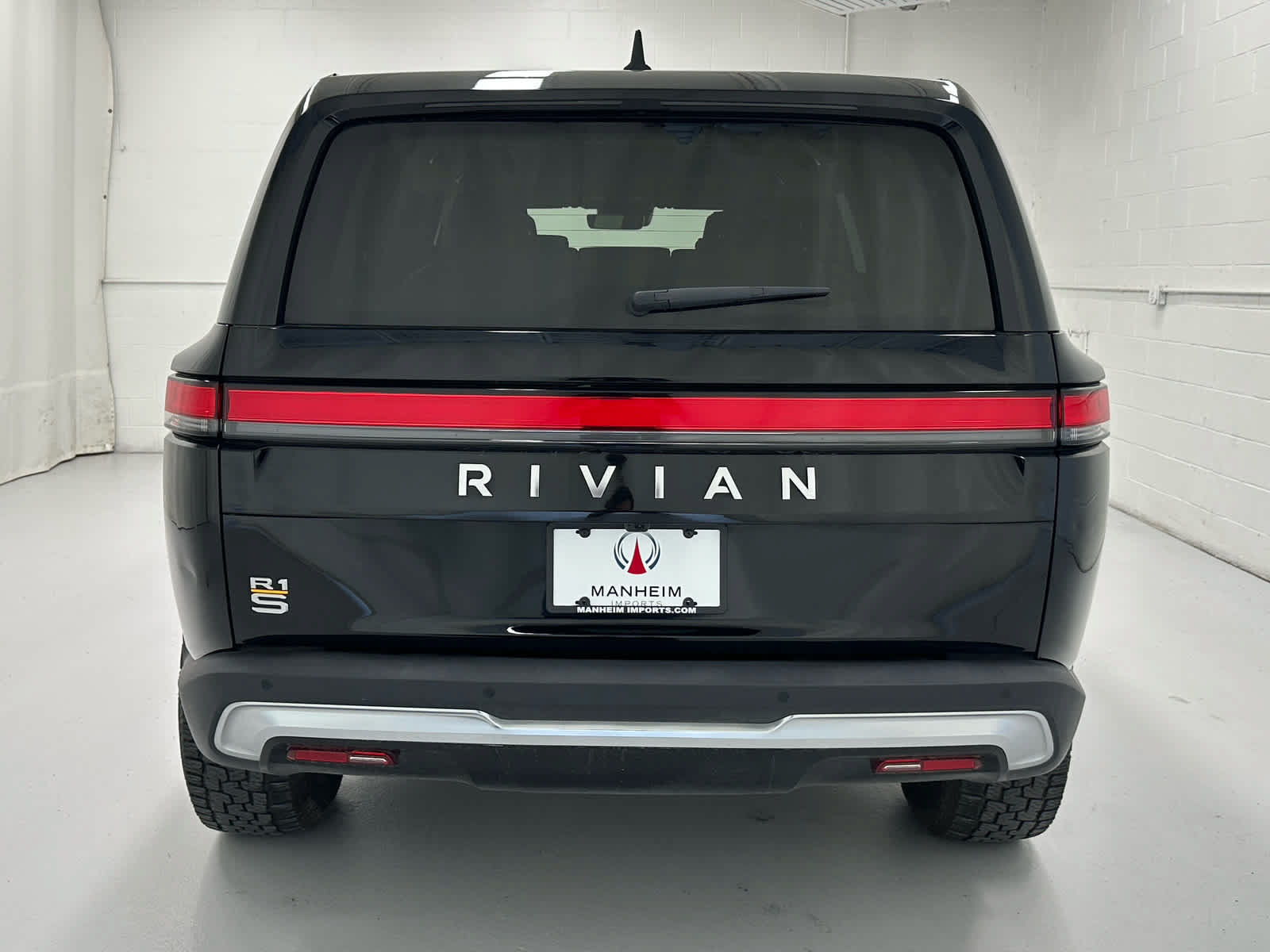 Used 2023 Rivian R1S Adventure Quad AWD/4WD image 7
