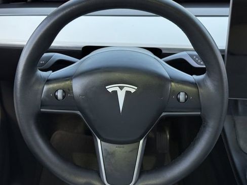 Used 2021 Tesla Model Y Long Range image 12