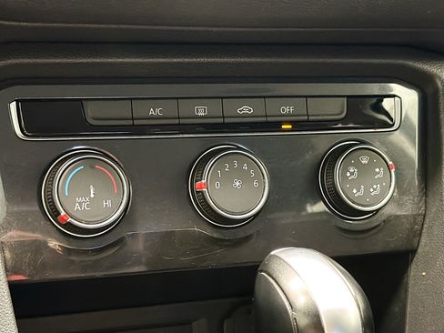 Used 2020 Volkswagen Tiguan S image 10