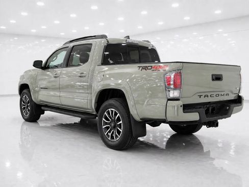 Used 2023 Toyota Tacoma TRD Sport w/ TRD Premium Sport Package AWD/4WD image 3