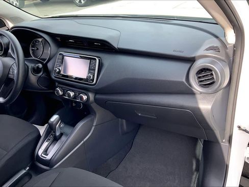 Used 2025 Nissan Kicks Play S image 17