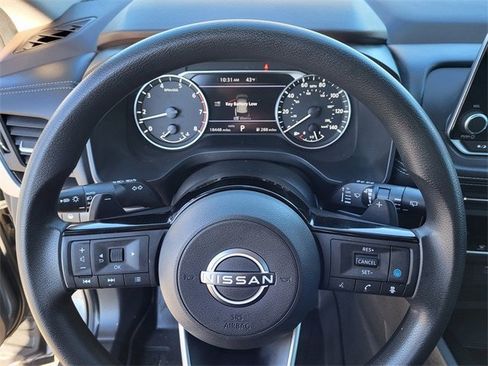 Used 2023 Nissan Rogue SV image 10