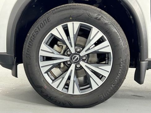 Used 2022 Nissan Rogue SV w/ SV Premium Package image 36