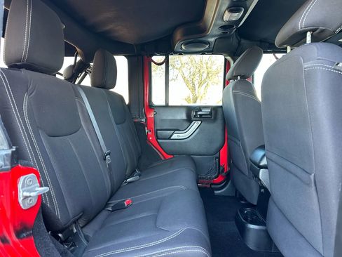 Used 2014 Jeep Wrangler Unlimited Rubicon w/ Connectivity Group image 27