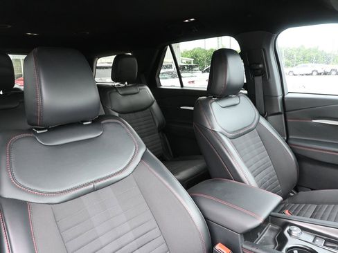 Used 2025 Ford Explorer ST-Line w/ Premium Package RWD image 42