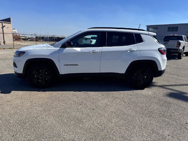 Used 2022 Jeep Compass Latitude FWD image 4