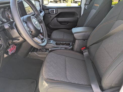 Used 2025 Jeep Gladiator Mojave image 24