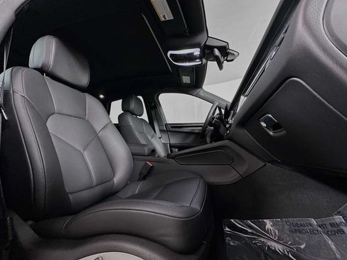 Certified 2026 Porsche Macan AWD/4WD image 29