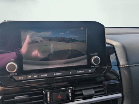 Used 2025 Nissan Pathfinder SV FWD image 15