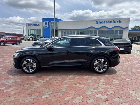 Used 2021 Audi e-tron Premium w/ Towing Package AWD/4WD image 33