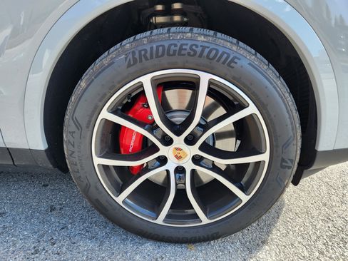 Used 2026 Porsche Cayenne S image 7