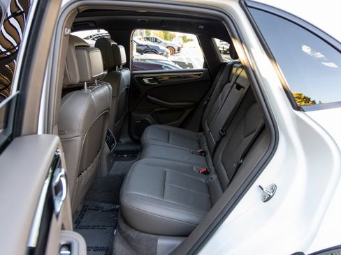 Certified 2025 Porsche Macan image 42