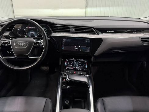 Used 2024 Audi Q8 e-tron Premium image 13