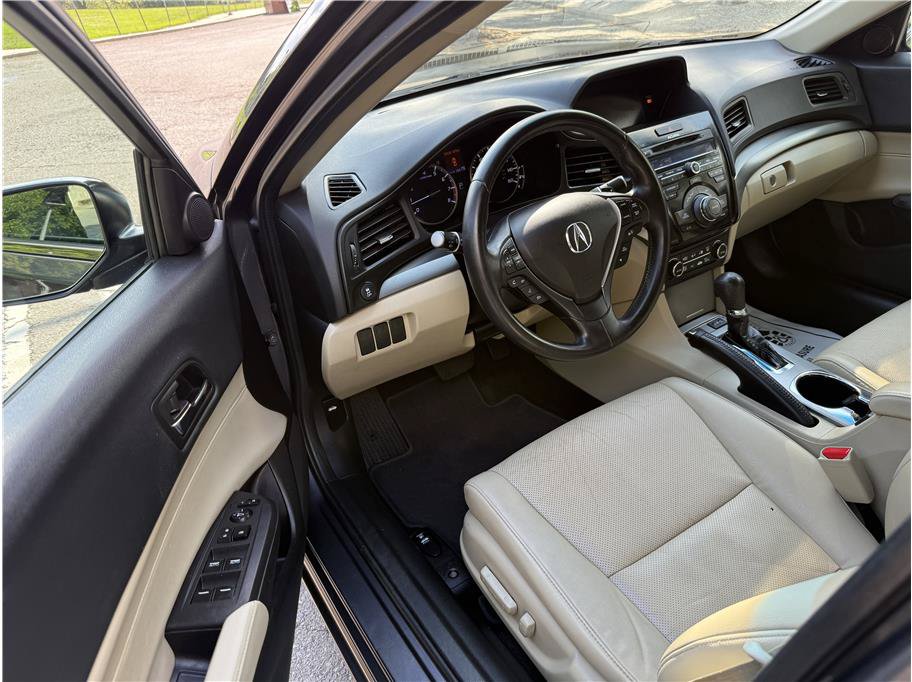 Used 2015 Acura ILX w/ Technology Package FWD image 10