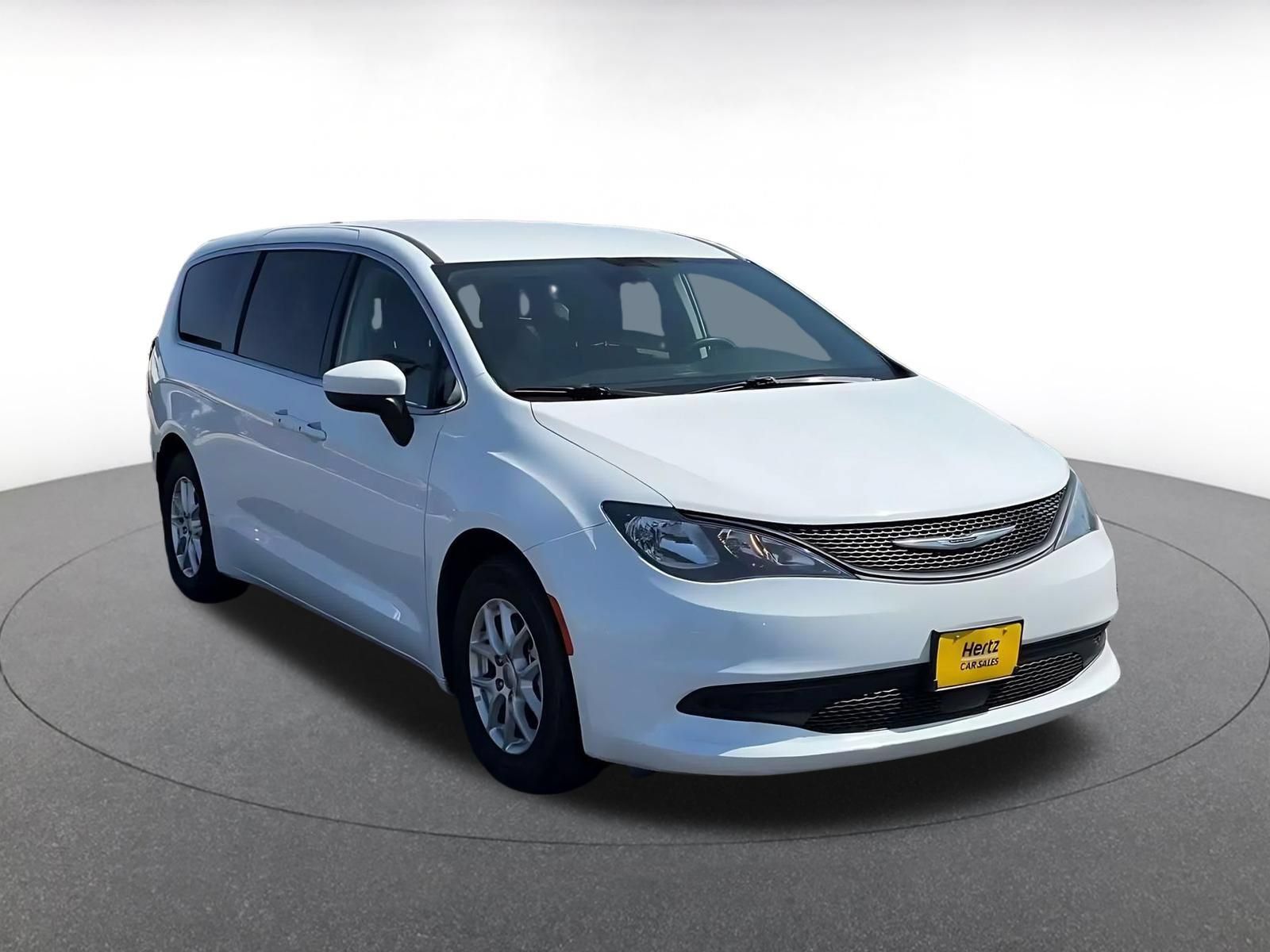 Used 2023 Chrysler Voyager LX FWD image 3
